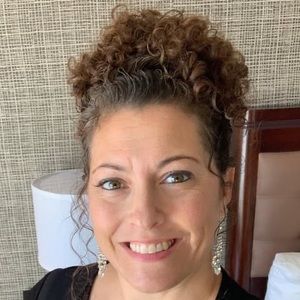 Meet your Posher, Crystal